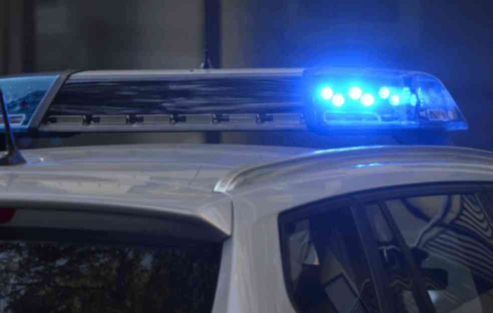 TRAGEDIJA U BEOGRADU: Motociklista se zakucao u parkiranu prikolicu, izdahnuo na licu mesta