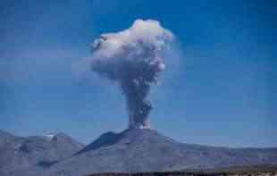 Vulkan u Indoneziji eruptirao: Ogroman dim kulja sa svih strana