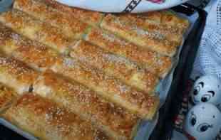 JEDINO JELO KOJE IMA SVU MOĆ DA GA SVI VOLE...Recept za hrskavu slanu pitu bolju od svakog BUREKA (FOTO)