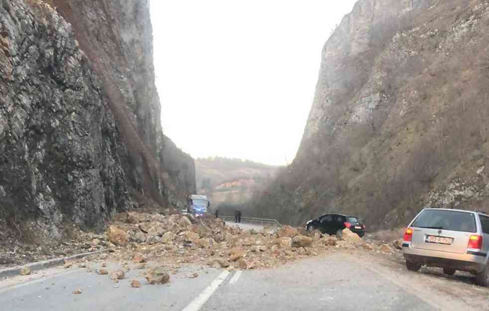 ODRON NAPRAVIO HAOS U ŠVEDSKOJ: Nekoliko vozila sletelo s puta, ima povređenih