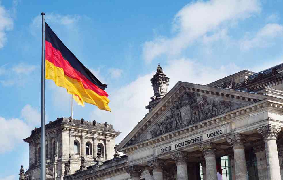 NE CVETAJU IM RUŽE: Čak 79 odsto građana Nemačke nezadovoljno vladom