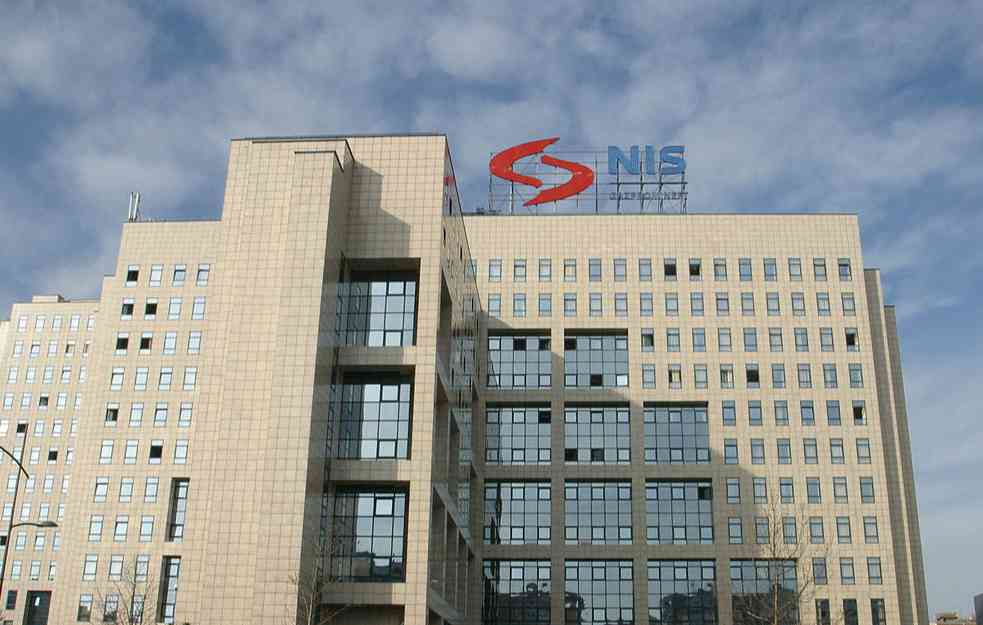 VOZAČI POTKRADALI NIS Uz cisterni vadili gorovo pa preprodavali