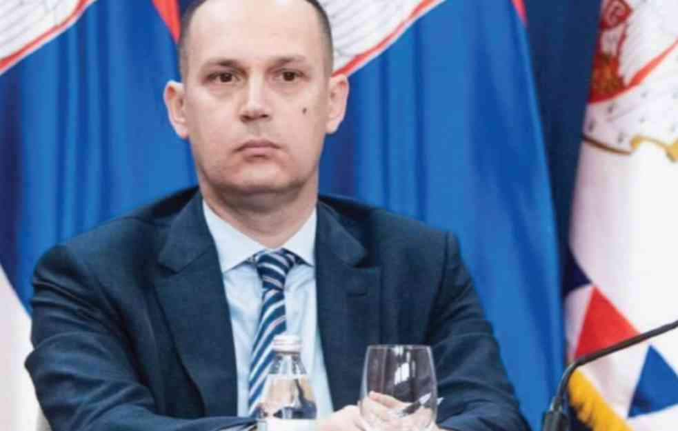 Lončar uručio ugovore o radu još jednoj grupi zdravstvenih radnika koji su se vratili iz inostranstva