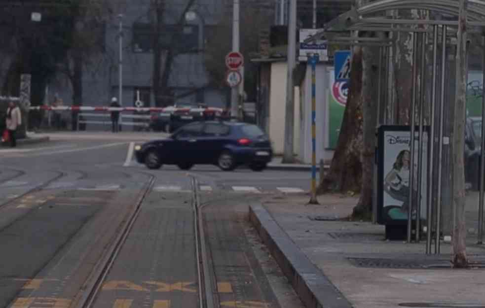 SAOBRAĆAJ U BULEVARU KRALJA ALEKSANDRA U PREKIDU: Sudar dva automobila i tramvaja (VIDEO)