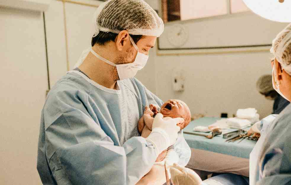 U prva tri meseca u 2024. u Srbiji rođeno manje beba za 2,7 odsto