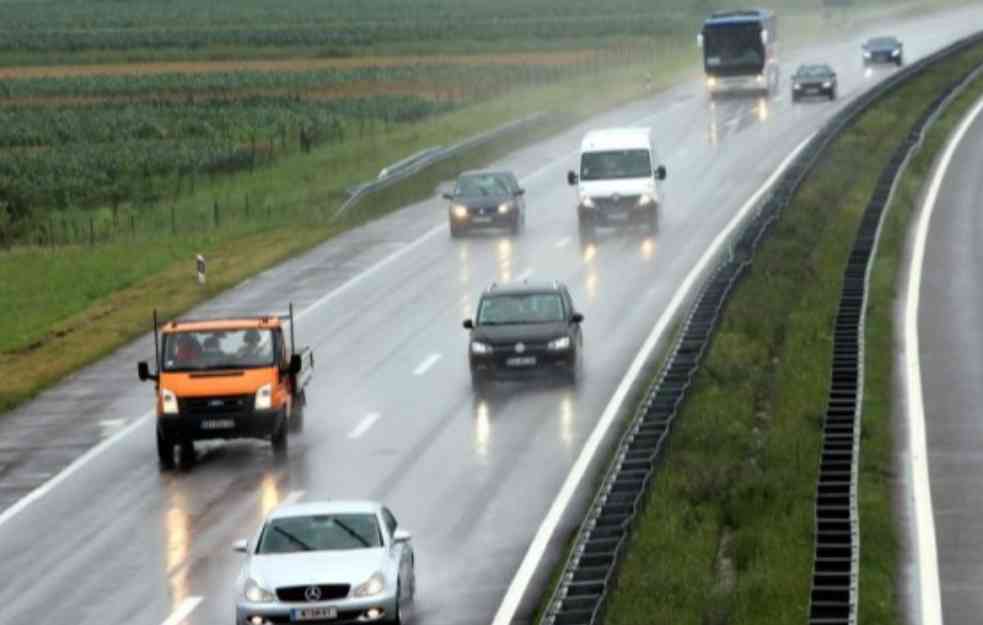 AMSS PORUČUJE DA PAŽLJIVO VOZITE: Vozače očekuju nestabilne vremenske prilike