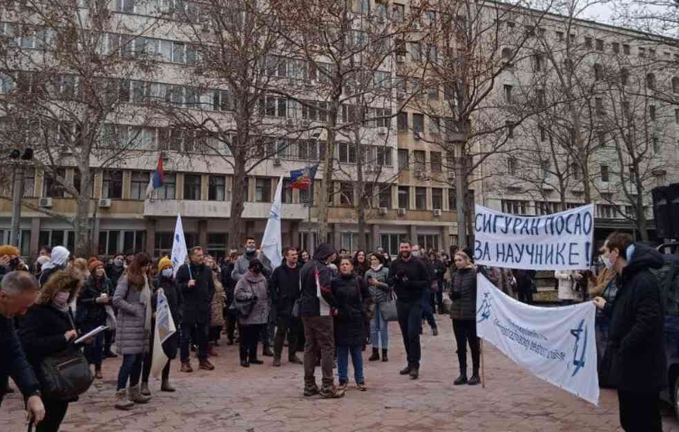  “GLAS” UŽIVO Naučnici ponovo na ulici, traže PLATE!
