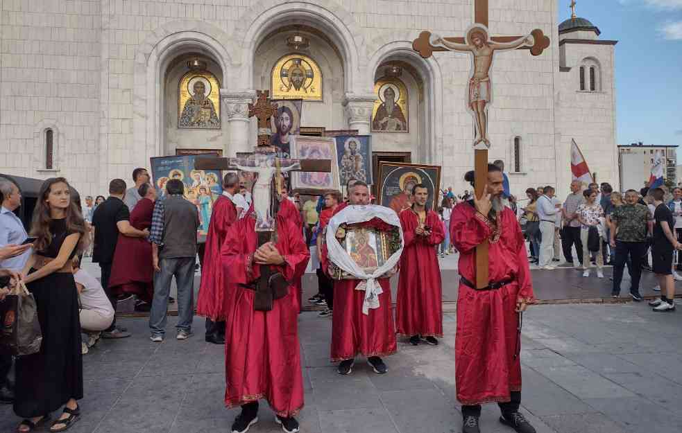 KRSNI HOD – ZA SPAS TRADICIONALNE PORODICE I SRBIJE