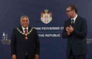 Orban u poseti Srbiji, Vučić mu uručio Orden <span style='color:red;'><b>Republike Srbije</b></span> na velikoj ogrlici