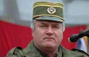 Srpski lekari pregledaju generala Mladića