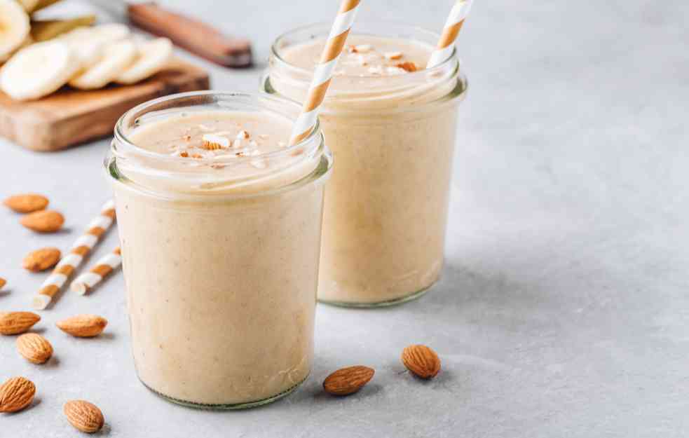 POSLASTICA I ZA NEPCE I ZA NOS: Smoothie sa bademima (RECEPT)
