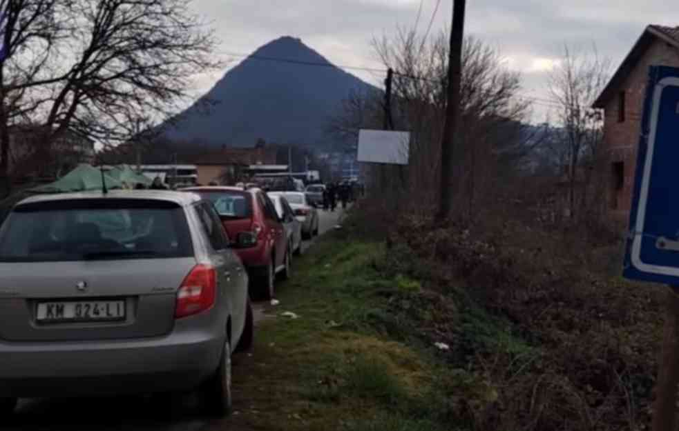 DRAMA NA KOSOVU I METOHIJI UŠLA U PETI DAN! SRBI I DALJE NA BARIKADAMA: Na prelazima Jarinje i Brnjak ne može se ni peške! (VIDEO)