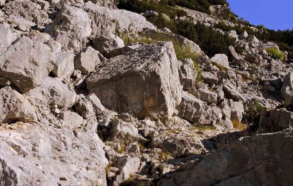 STRAŠNA NESREĆA U ŠVEDSKOJ : Nekoliko vozila sletelo s puta, ima povređenih