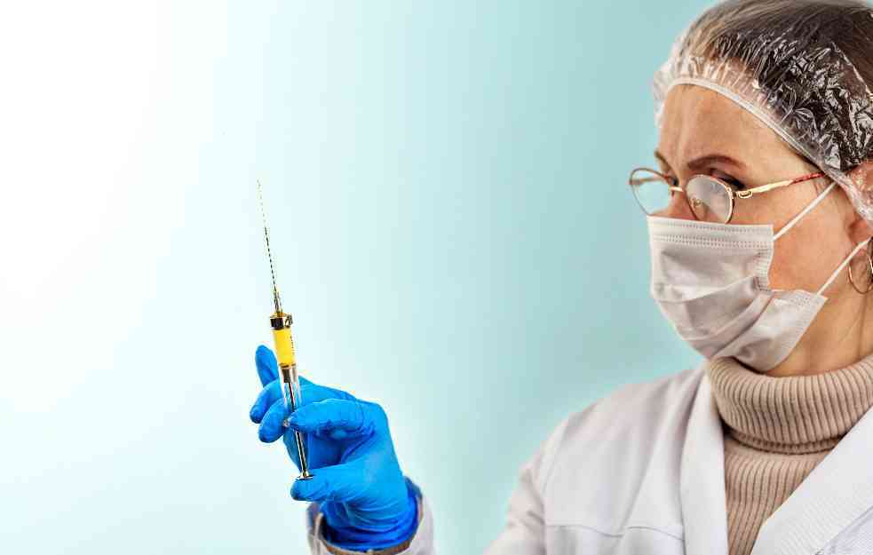 I ŠTA ĆEMO SAD?! Vakcina AstraZeneka povučena sa evropskog tržišta: SMRTNI SLUČAJEVI, TEŠKE POSLEDICE PO ZDRAVLJE… 