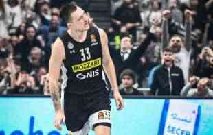 PARNI <span style='color:red;'><b>VALJAK</b></span> GAZI SVE PRED SOBOM: Osma pobeda u nizu, pala je i CIbona