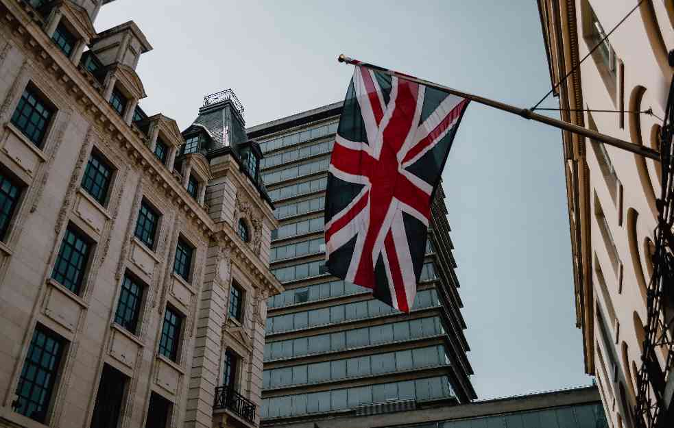 Zašto su Srbi poslednjih sto godina u svađi sa istorijom? Nema logike, osim ako sve ne potiče iz jedne kuhinje, i to one londonske 