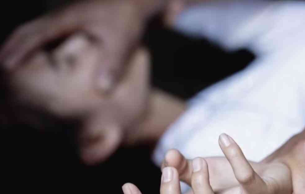 Optužen nasilnik iz Novog Beograda: Pijan čak 30 puta udario suprugu pred detetom