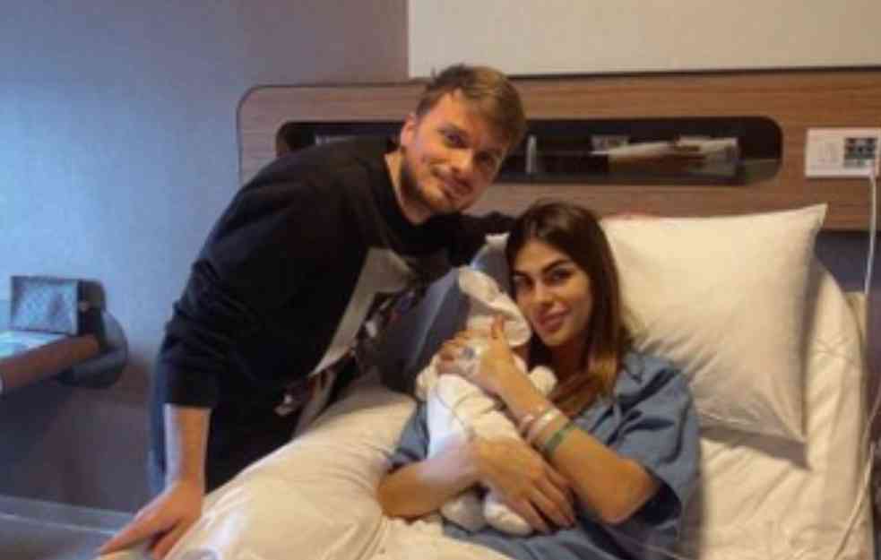 FUDBALER ADEM LJAJIĆ POSTAO OTAC! SREĆNI RODITELJI PODELILI PRVU FOTOGRAFIJU!
