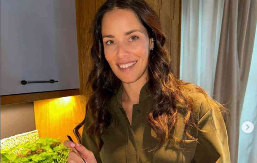 Ana Ivanović čestitala Božić (FOTO)