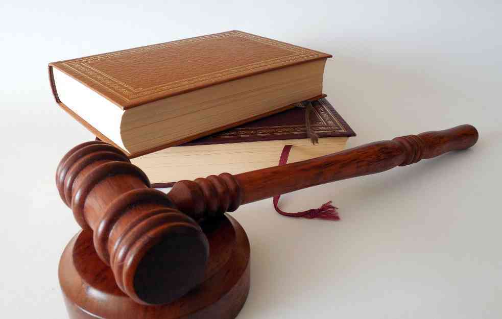 Političar šokirao priznanjem: Bivšu suprugu drogirao i silovao više puta!