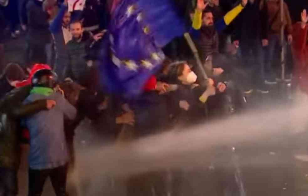 Hiljade ljudi protestuje u Gruziji uoči inauguracije novog predsednika