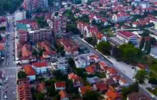 Drama u Aranđelovcu: Radnik se popeo na kran i preti samoubistvom