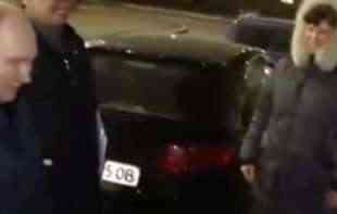 KAD VAM PUTIN DOĐE U GOSTE!  Stigao ljudima u stan, na stolu ga čekala hrana (VIDEO)