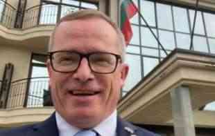 <span style='color:red;'><b>NATO LOBISTA</b></span> OPET PROVOCIRA! Na današnji dan ŠIRI ZASTAVU AGRESORA usred Beograda (FOTO)