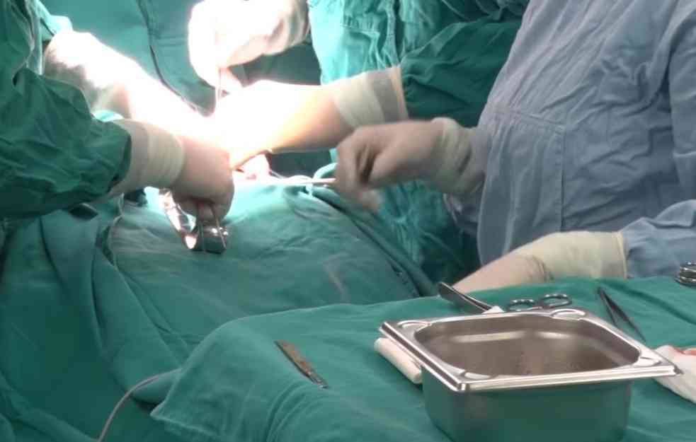 SRBI BESNI ZBOG DOKTORA IZ VRANJA KOJI JE PSOVAO PACIJENTE: Ja bi tom urologu spojio glavu i gu***! (VIDEO)