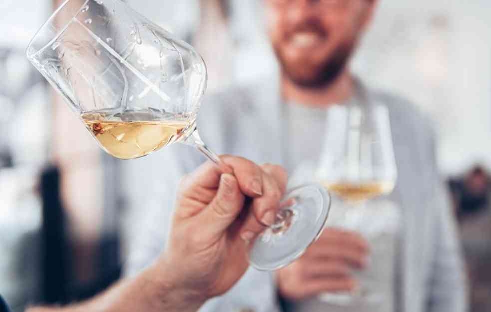VERMUT JE TIPIČNO ŽENSKO PIĆE: Nekada su ga smatrali lekovitim?