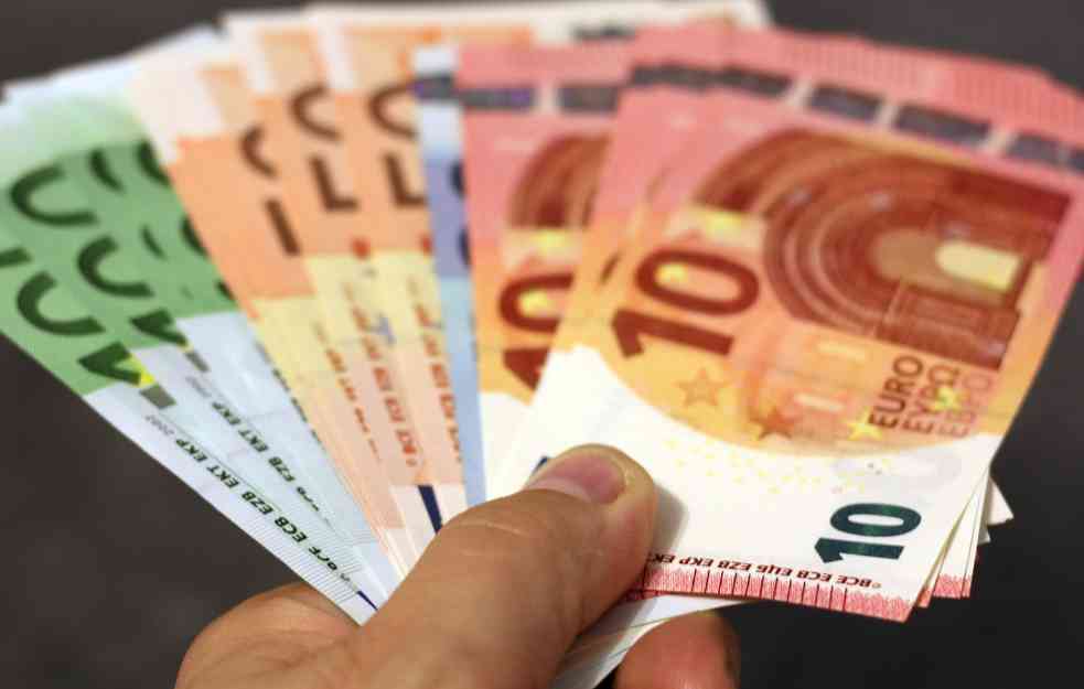 Ugostitelji u panici: Sve manje sezonskih radnika, rešenje su stranci