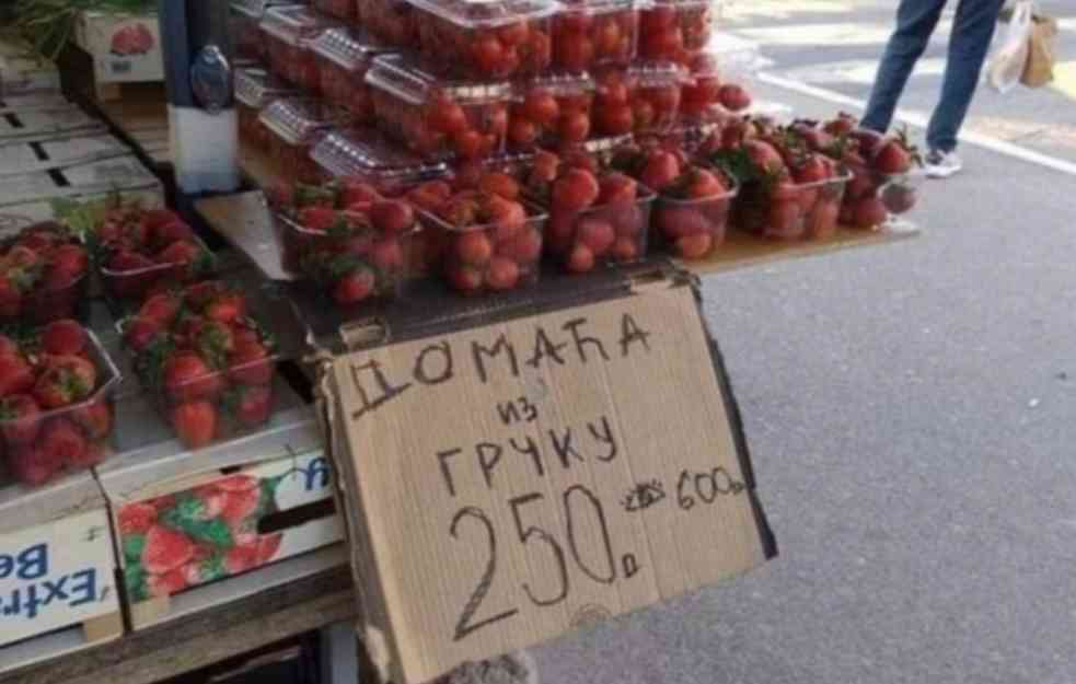 „DOMAĆA JAGODA IZ GRČKU 250 DINARA“ Svi pričaju o ovoj tezgi na pijaci (FOTO)