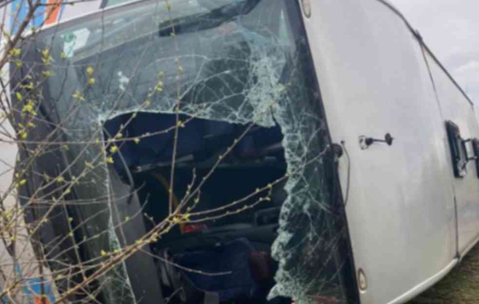 IMA I PREMINULIH: Autobus udario u zid tunela u Kini