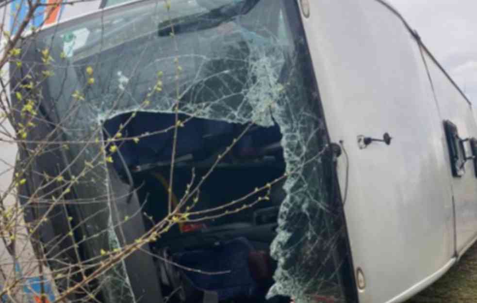 TEŠKA NESREĆA SRPSKOG AUTOBUSA U MAĐARSKOJ: Povređeno 15 putnika, svi su iz Beograda i Novog Sada (FOTO)
