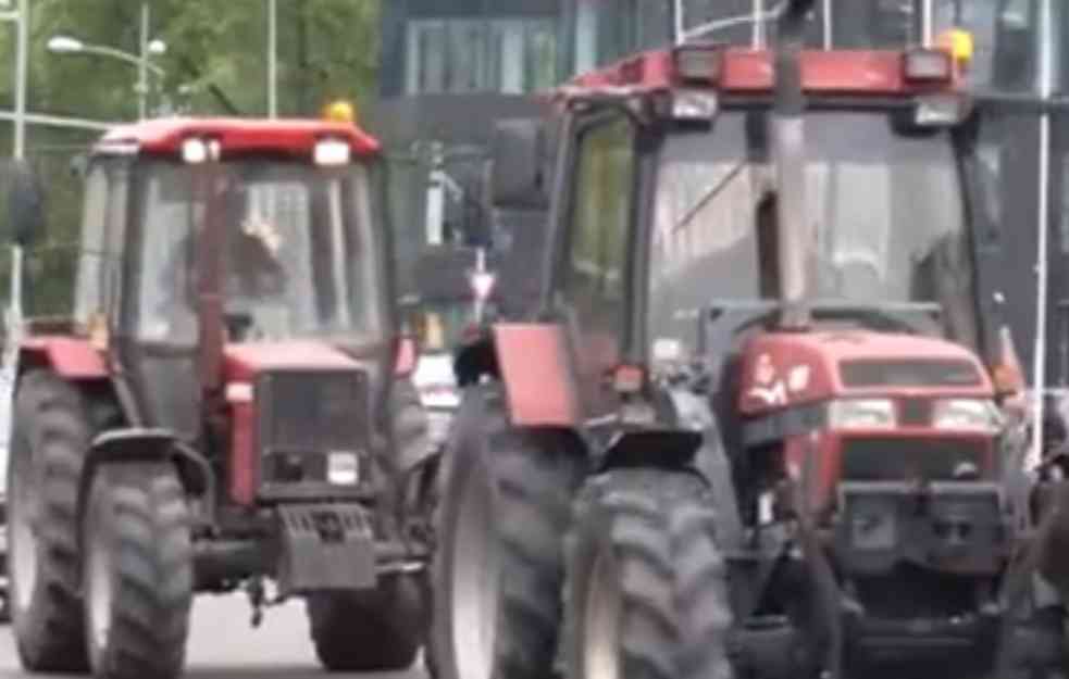 SELJAČKA BUNA! Ovo su ključne tačke blokada poljoprivrednika: Putevi u Šumadiji i Vojvodini pod barikadama!  (FOTO)