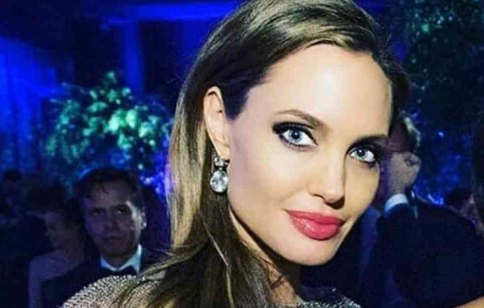 ANĐELINA DŽOLI: Bliža sam sa usvojenom decom