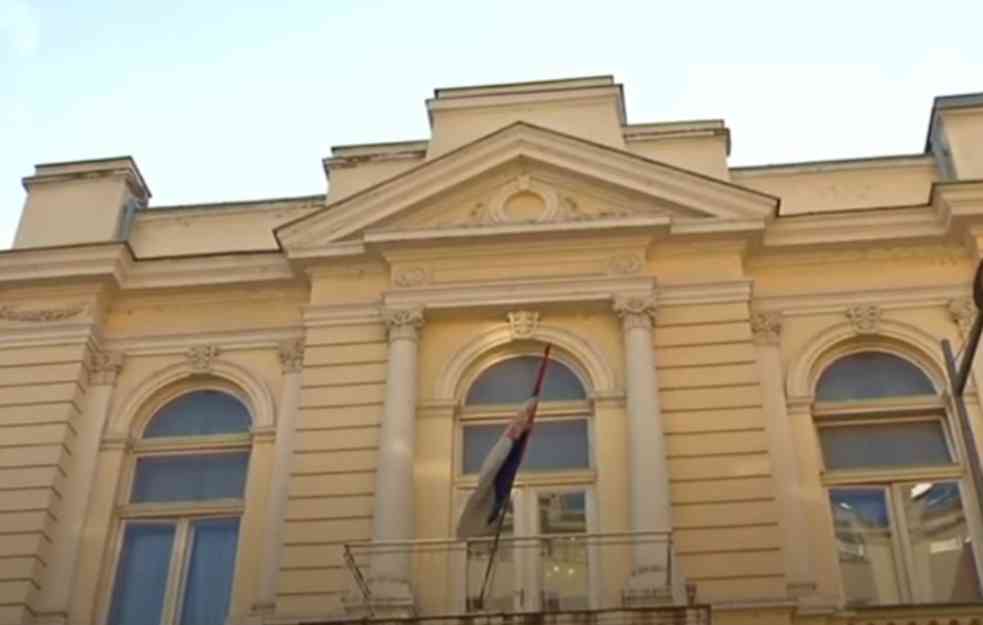 NOTARI REŠILI DA NE DERU: Besplatna overa dokumenata za upis u škole i na fakultete