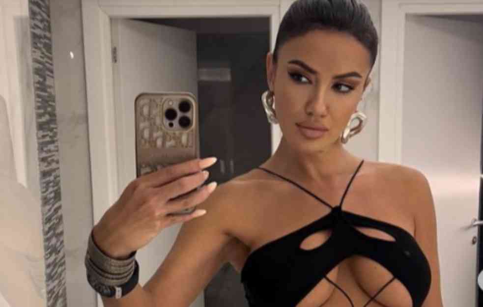 SINDI MODELSICA  U SE*SI IZDANJU : Oborila instagram (FOTO)