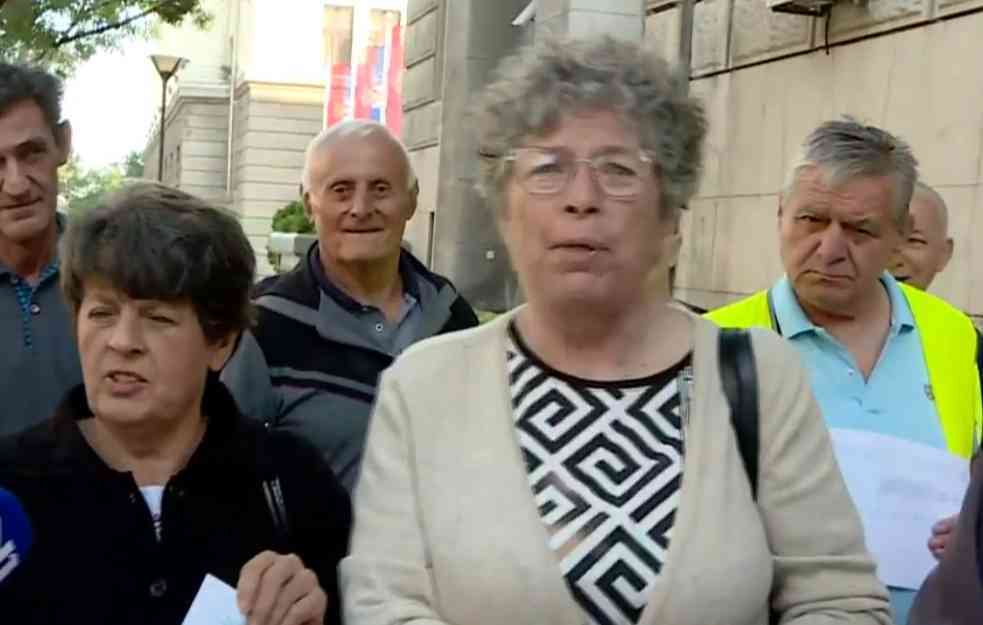 OTPREMNINE ČEKAJU 18 GODINA: Protest bivših radnika PIK Zemun ispred Vlade Srbije