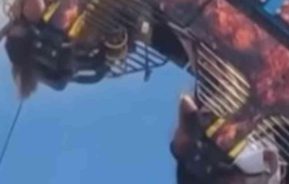 HOROR NA VAŠARU U AMERICI! LJUDI TRI SATA VISILI NAGLAVAČKE: Vozić rolerkostera se zaglavio na visini od 30 metara (VIDEO)