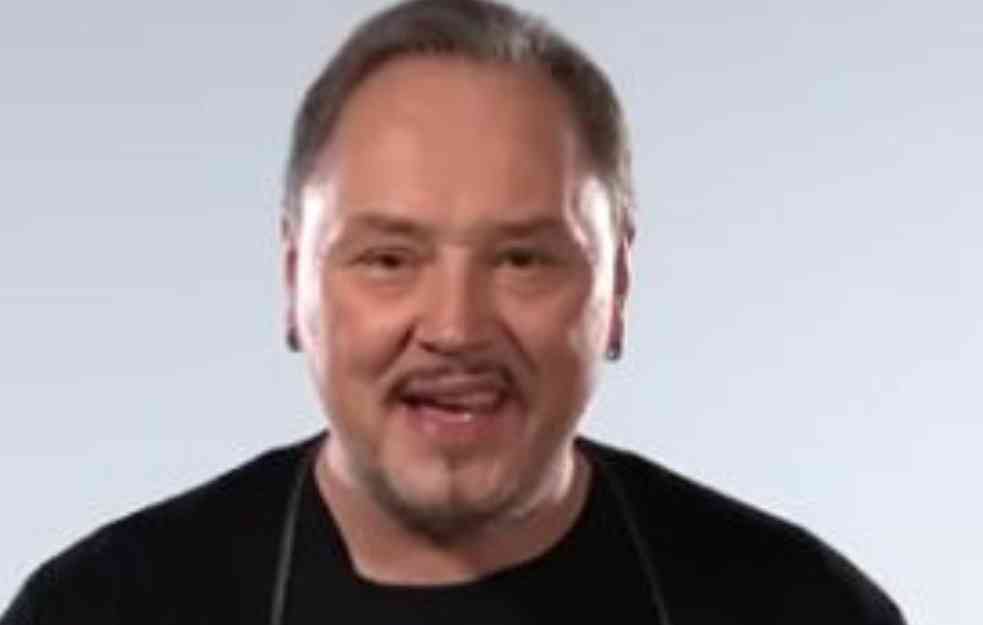 Pevač (57) hteo da se ženi, pa umesto prsteno 