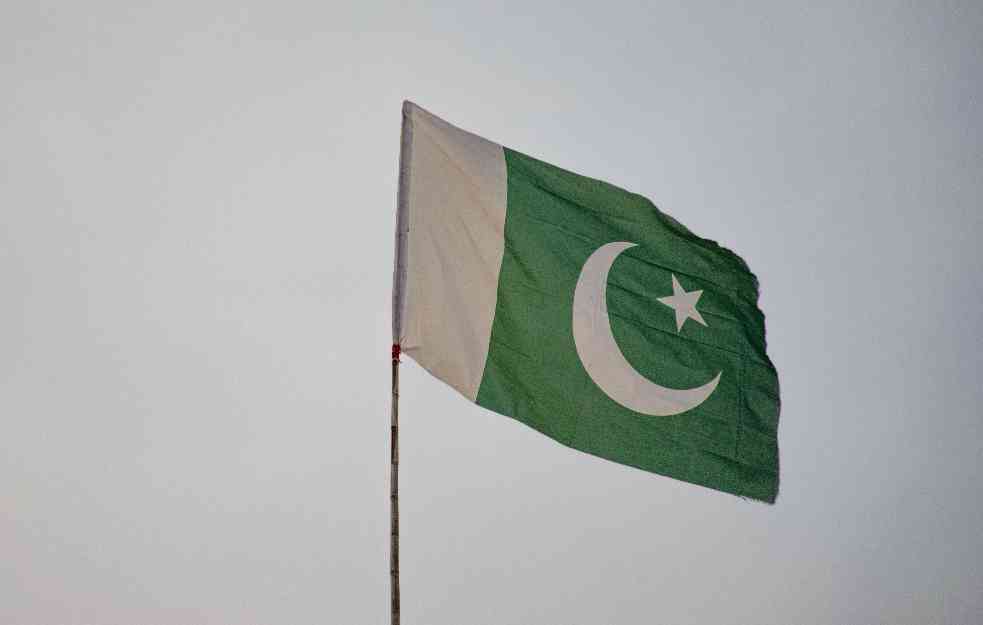 Osmoro dece poginulo u klizištu u Pakistanu