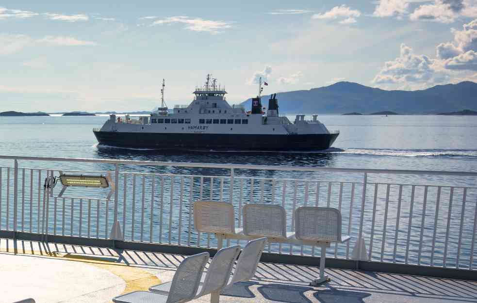DRAMA U GRČKOJ: Putnik s trajekta upao u more