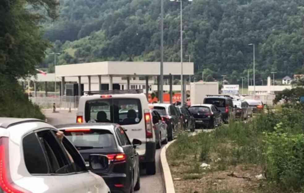 AMSS upozorava na gužve tokom prazničnog vikenda