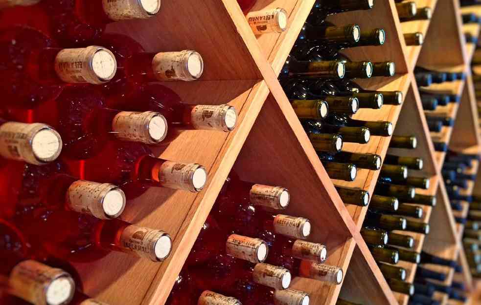 NOVA PRAVILA: Aditivi u vinu od sada moraju i na etikete