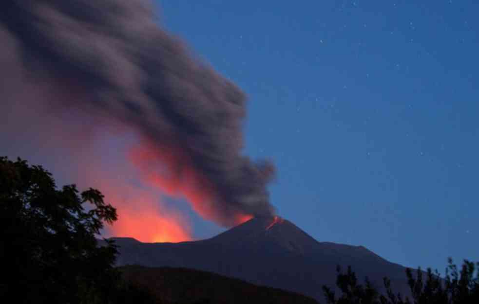 VULKAN ETNA OPET AKTIVAN! Zatvoren aerodrom na Siciliji!