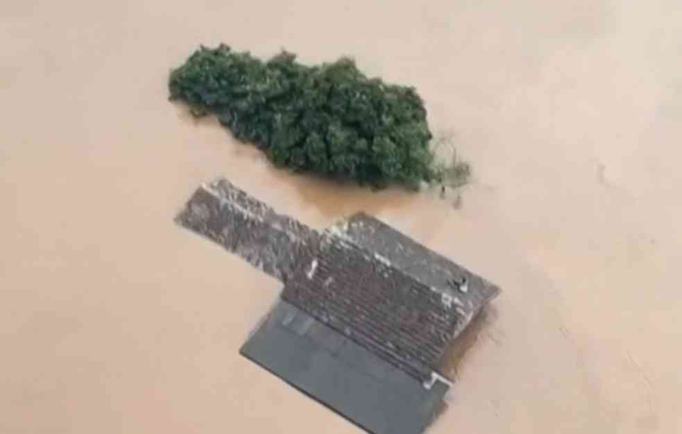 Brazil na UDARU STRAVIČNOG CIKLONA! Ljudi spasavani sa krovova svojih domova, na hiljade ljudi evakuisano! (VIDEO)