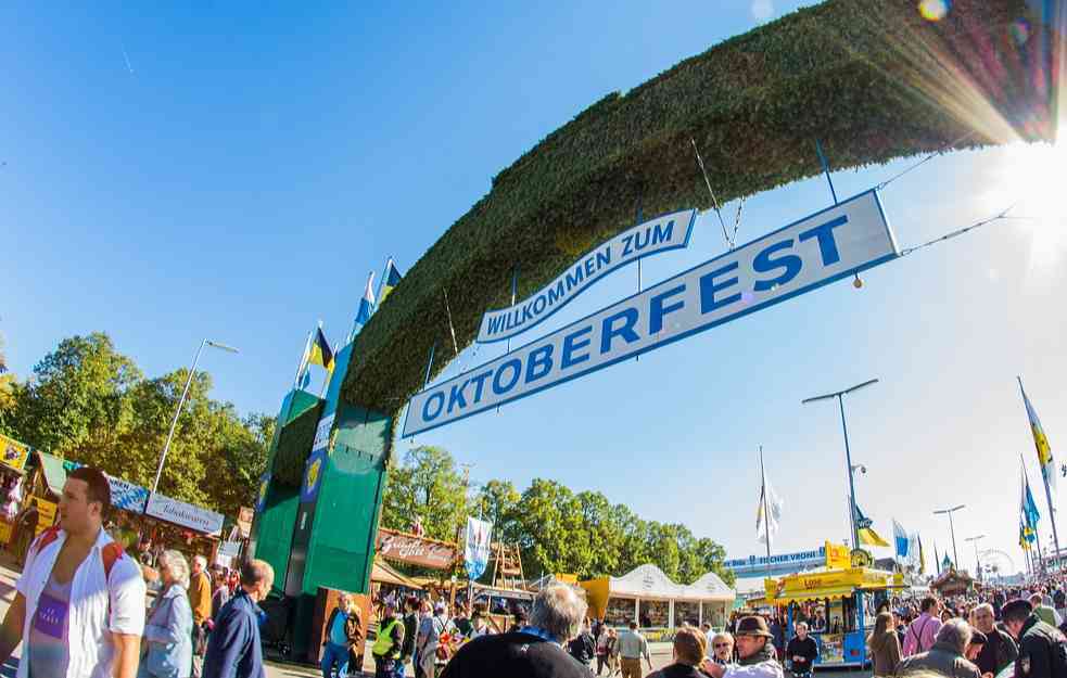 DRAMA na Oktoberfestu: Jeziv sudar na rolerkosteru, osmoro povređenih!