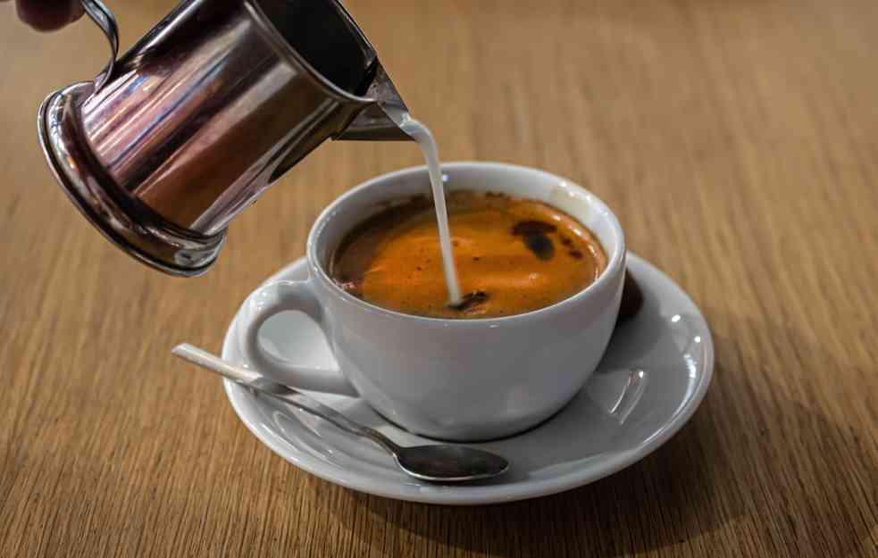 Kako skinuti mrlje kafe sa šoljice nakon dugog korišćenja?