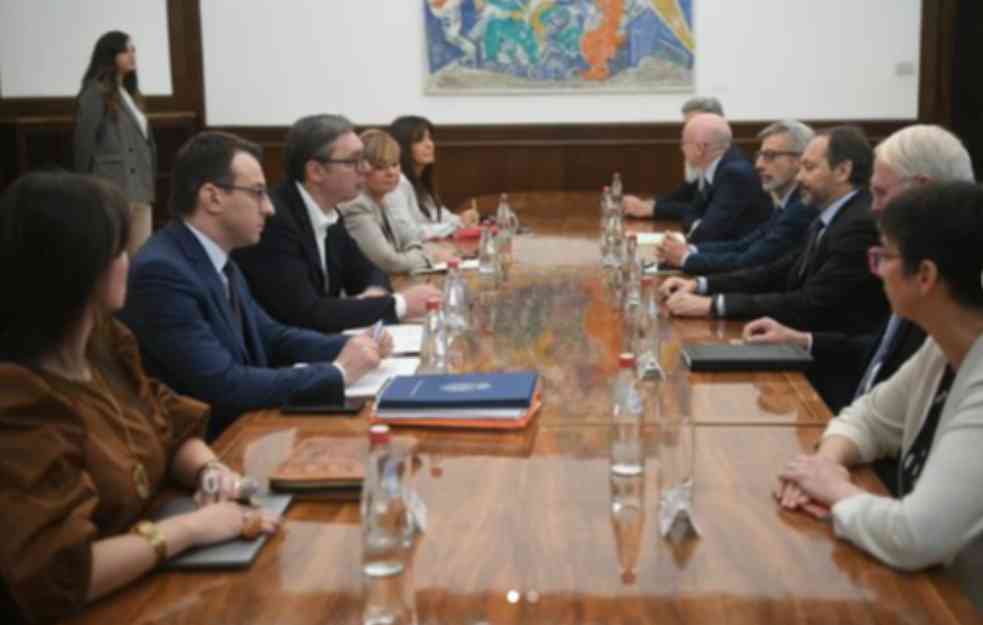 VUČIĆ SA AMBASADORIMA KVINTE: Da KFOR brine o bezbednosti na severu Kosmeta